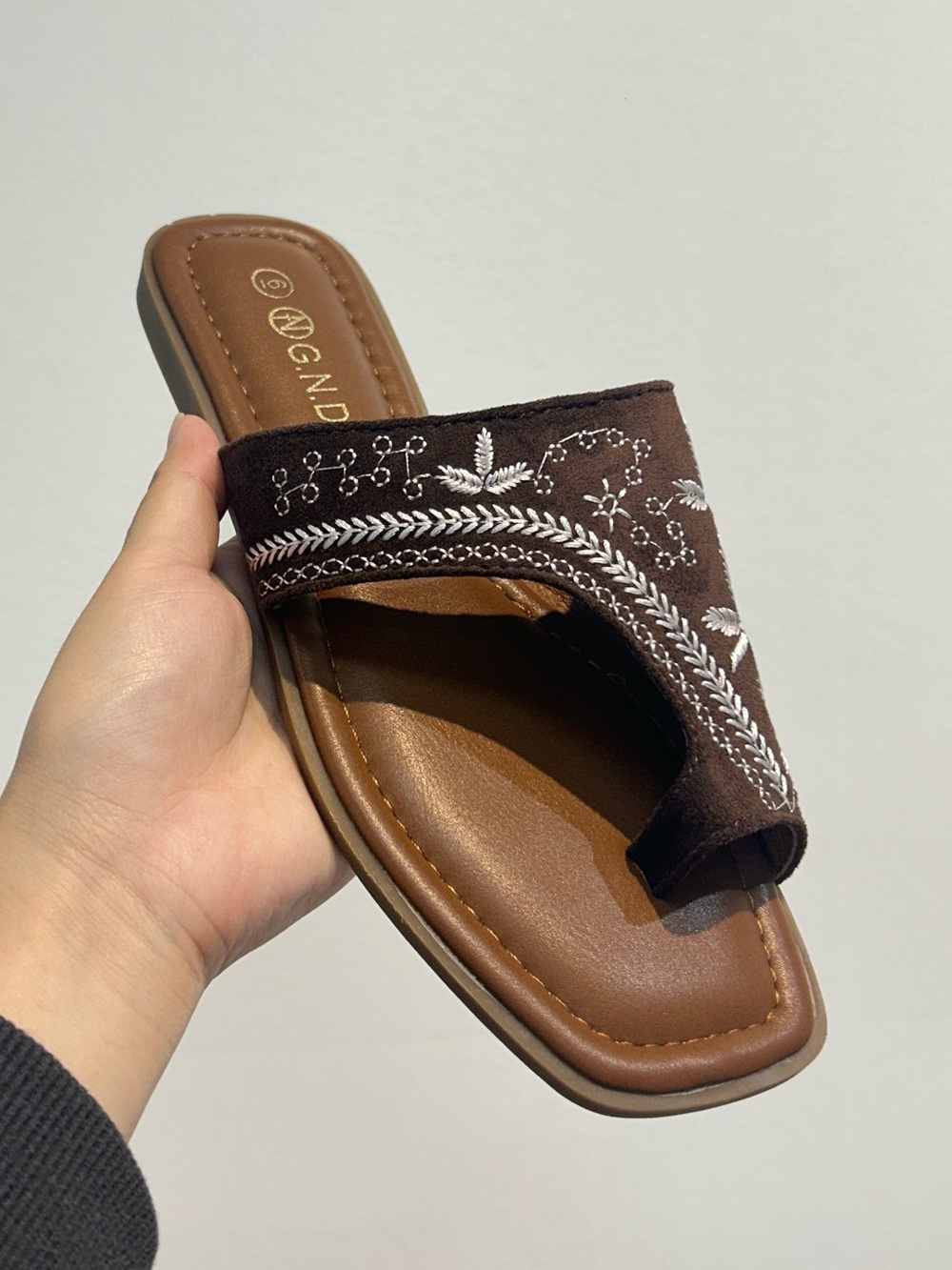 Brown Women's Embroidered Toe-Ring Slide Sandal